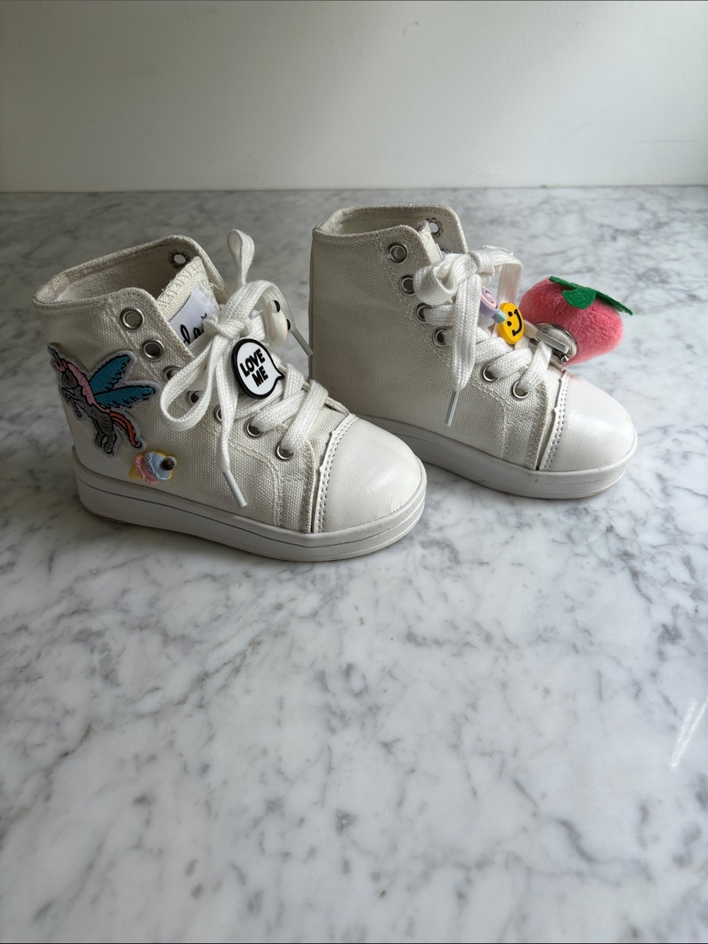 LOLA AND THE BOYS CHARM SNEAKER